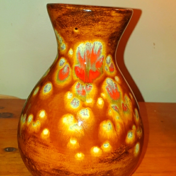 I'm selling Vintage Authentic Ceramics and Clothes. Also Modern clothes and bags - Picture 3 of 7